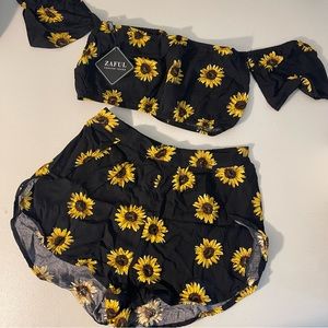 ZAFUL Sunflower 2 Piece Shorts and Tube Top Set